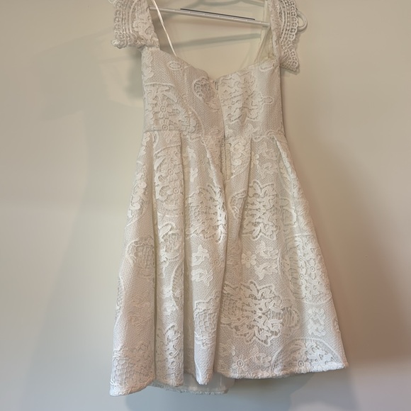 Used white fit and flare - Picture 4 of 6